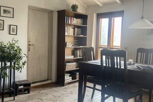 livingroom_dinner table